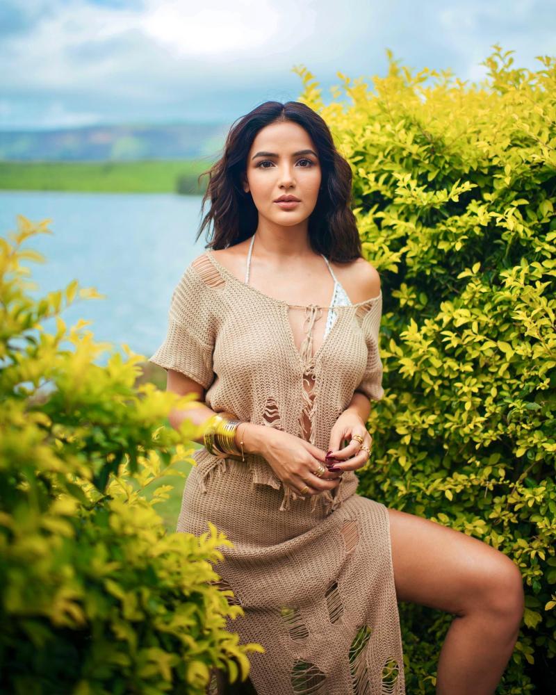 jasmin-bhasin-hot-photos
